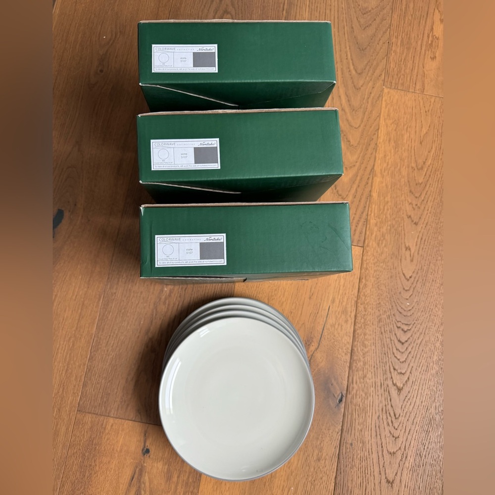 NORITAKE Colorwave Slate White 8.25" Salad Plates, 3 sets of 4 BRAND NEW IN BOX - Picture 2 of 3